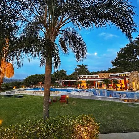 Cr Mariposa Rentals Lakeview Penthouse With Office Space, Pool, Gym, Tennis Santa Ana  Exterior photo