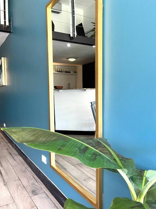 Cr Mariposa Rentals Lakeview Penthouse With Office Space, Pool, Gym, Tennis Santa Ana  Exterior photo