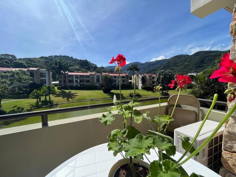 Cr Mariposa Rentals Lakeview Penthouse With Office Space, Pool, Gym, Tennis Santa Ana  Exterior photo