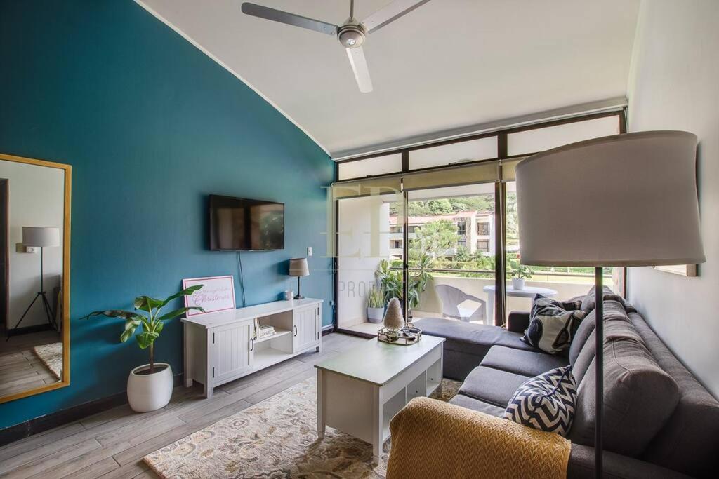 Cr Mariposa Rentals Lakeview Penthouse With Office Space, Pool, Gym, Tennis Santa Ana  Exterior photo