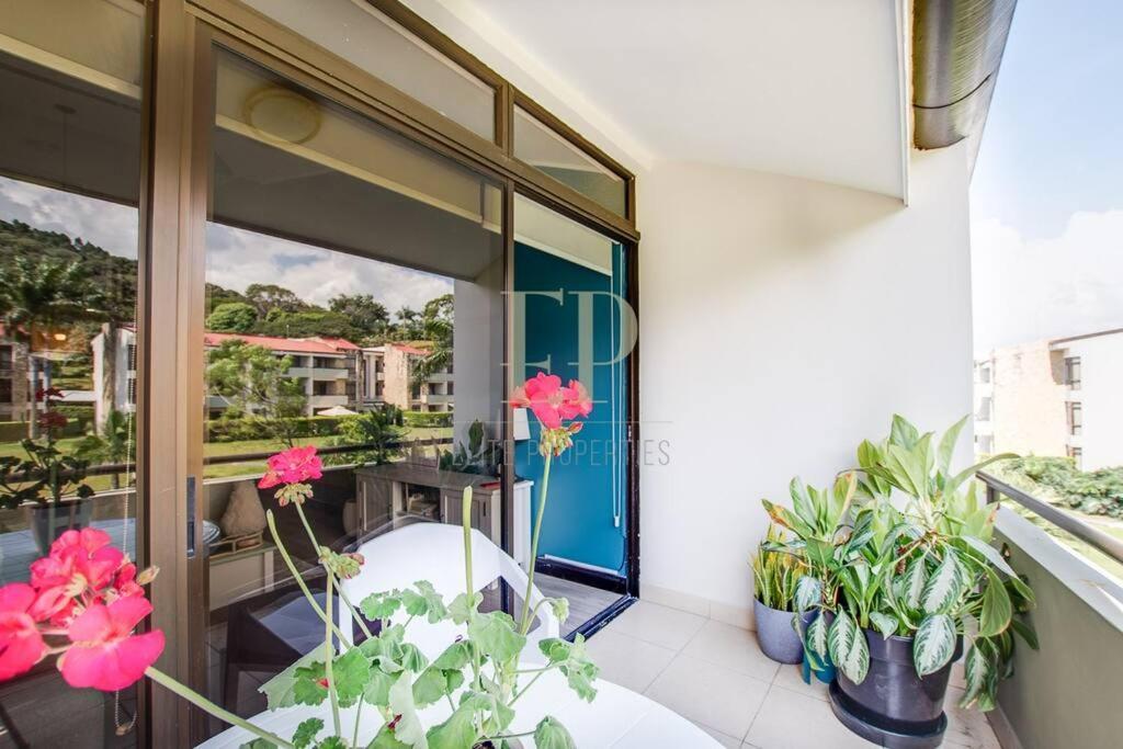 Cr Mariposa Rentals Lakeview Penthouse With Office Space, Pool, Gym, Tennis Santa Ana  Exterior photo